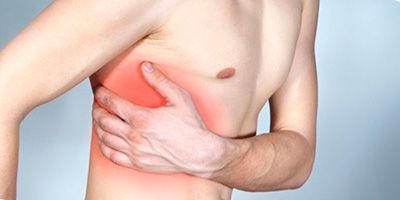 Боль в грудной клетке посередине: причины