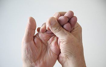 Физиологические причины онемения и боли в пальцах рук