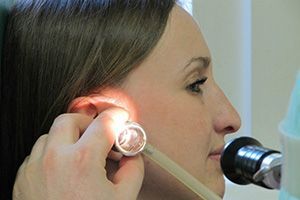 Продувание ушей по Политцеру в клинике ЦЭЛТ в Москве