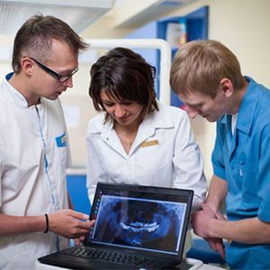 Пластика альвеолярного отростка (изготовление и применение PRF-мембраны) в клинике ЦЭЛТ в Москве