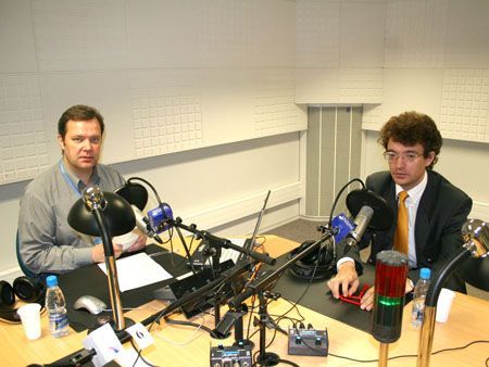 Ведущий Игорь Гмыза и президент Лиги защитников пациентов Александр Саверский radiorus3_1.jpg